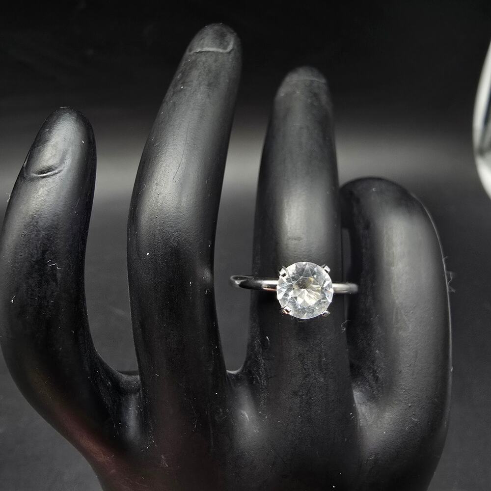 Uncas Solitaire Rhinestone Ring Size 6.75 Silver Tone Band